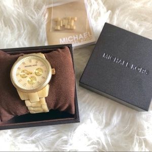 Beautiful MICHAEL KORS Jet Set Horn Beige Watch!😍